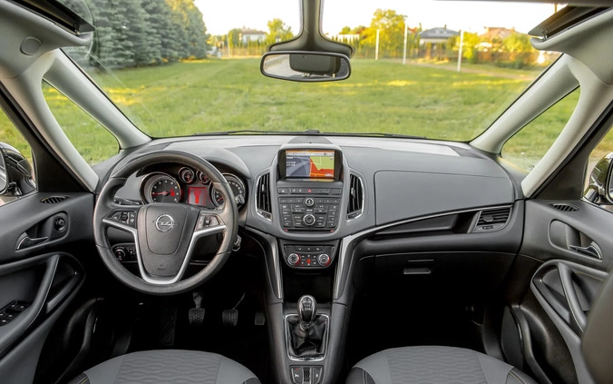 Opel Zafira cena 36900 przebieg: 138560, rok produkcji 2012 z Radom małe 742